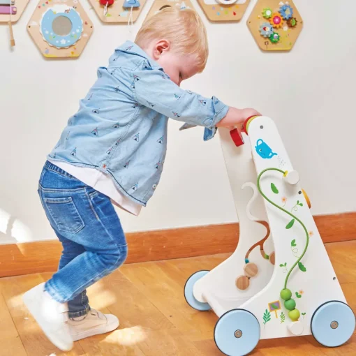 Andador de madera con 10 actividades - Le Toy Van