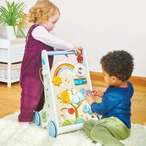Andador de madera con 10 actividades - Le Toy Van