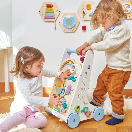 Andador de madera con 10 actividades - Le Toy Van