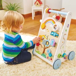 Andador de madera con 10 actividades - Le Toy Van