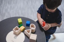 Mesa de juego y almacenaje para niño - Plan Toys