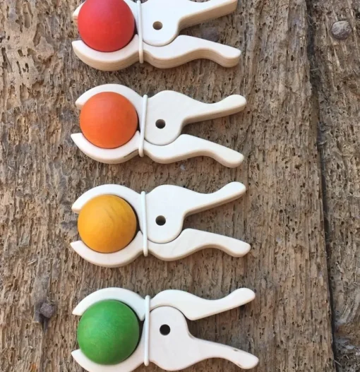 4 pinzas grandes de madera - Speelbelovend